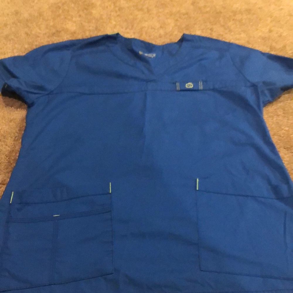 Wonder flex scrub top